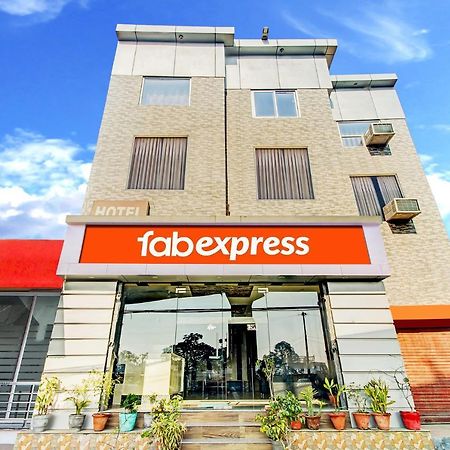 Hotel Fabexpress Grand Almada à Bijnaur Extérieur photo